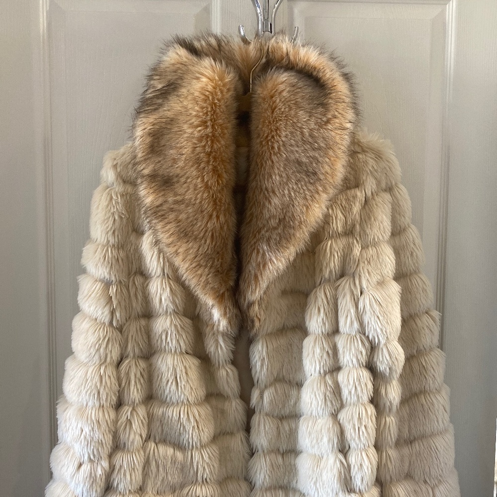 Women’s faux fur, medium